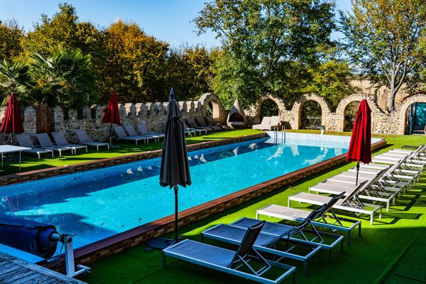 Manuel essentiel : choix et mise en place de panneaux solaires sur un toit en pente